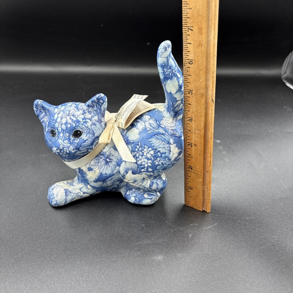 Porcelain Patchworks Crouching Kitty Cat Blue White  Vintage Cottage Core - Picture 8 of 8